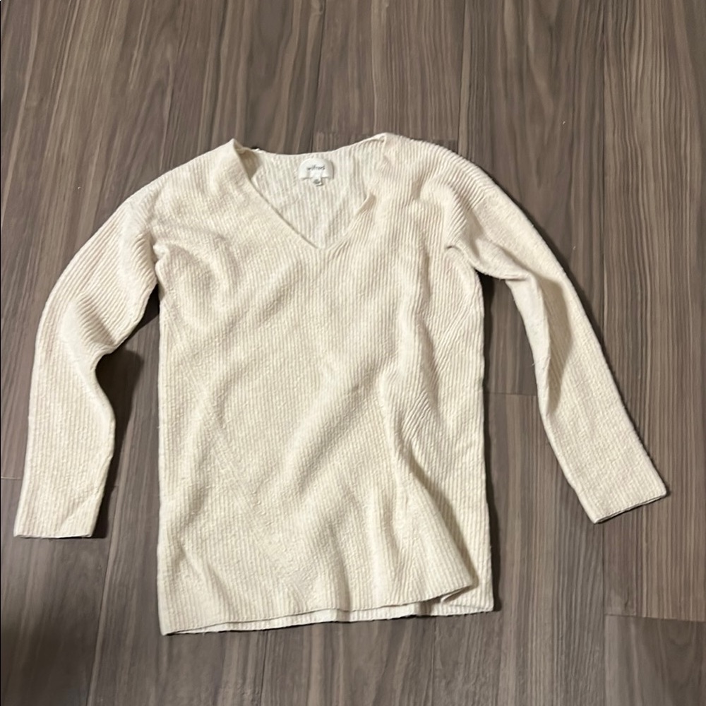 ARITZIA Cream V-Neck Sweater